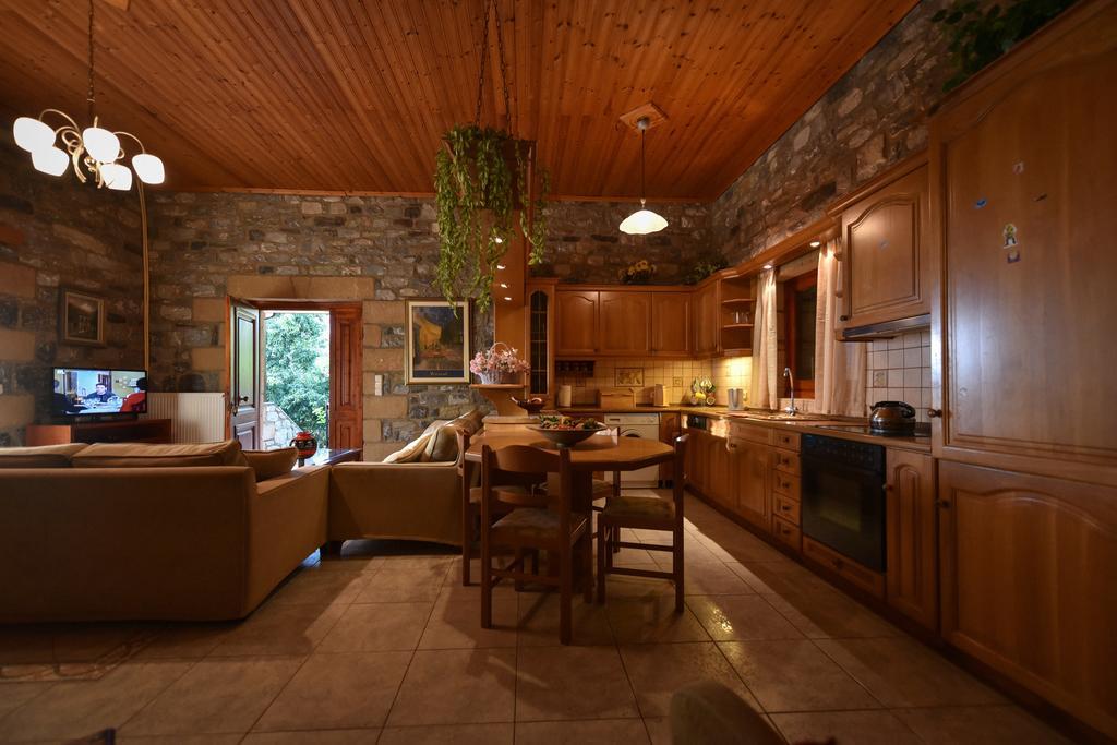Villa Onar A Stone House With Amazing View Stoúpa Buitenkant foto