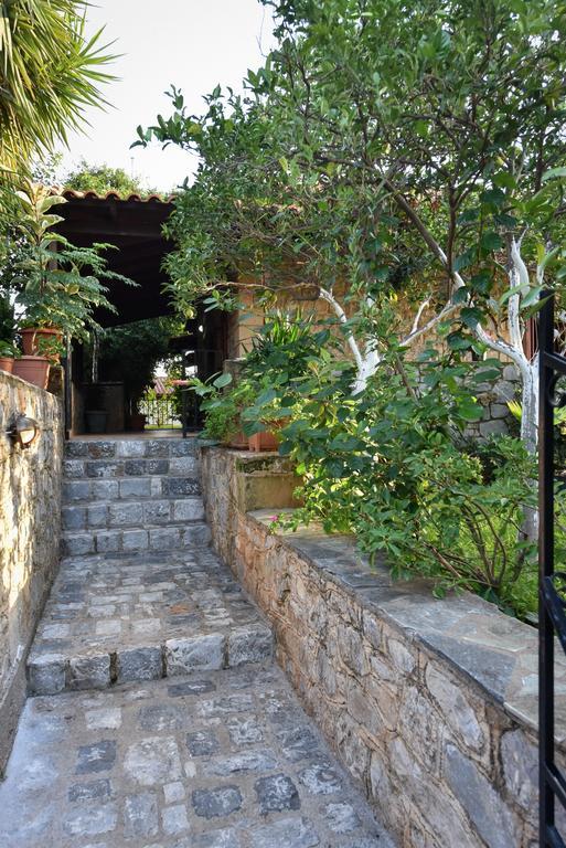 Villa Onar A Stone House With Amazing View Stoúpa Buitenkant foto